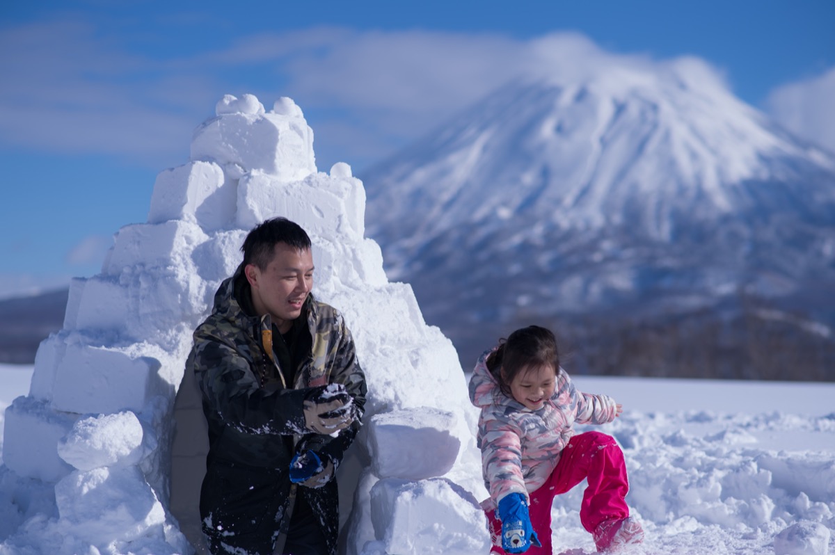 日本冬季滑雪玩雪親子寫真|雪景家庭旅拍|親子寫真|家庭攝影|小巴老師|第 15 張