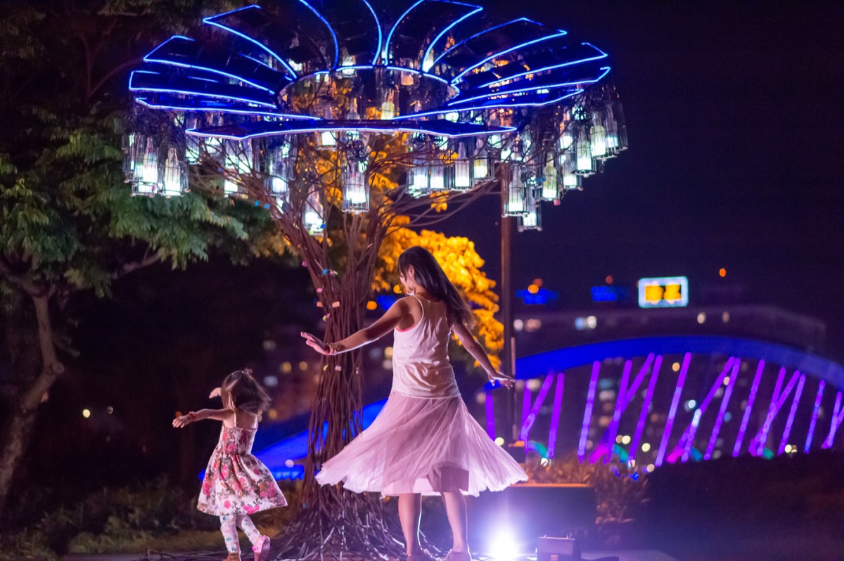 夜拍煙火聖誕節親子寫真|夜景家庭攝影|親子寫真|家庭攝影|小巴老師|第 9 張
