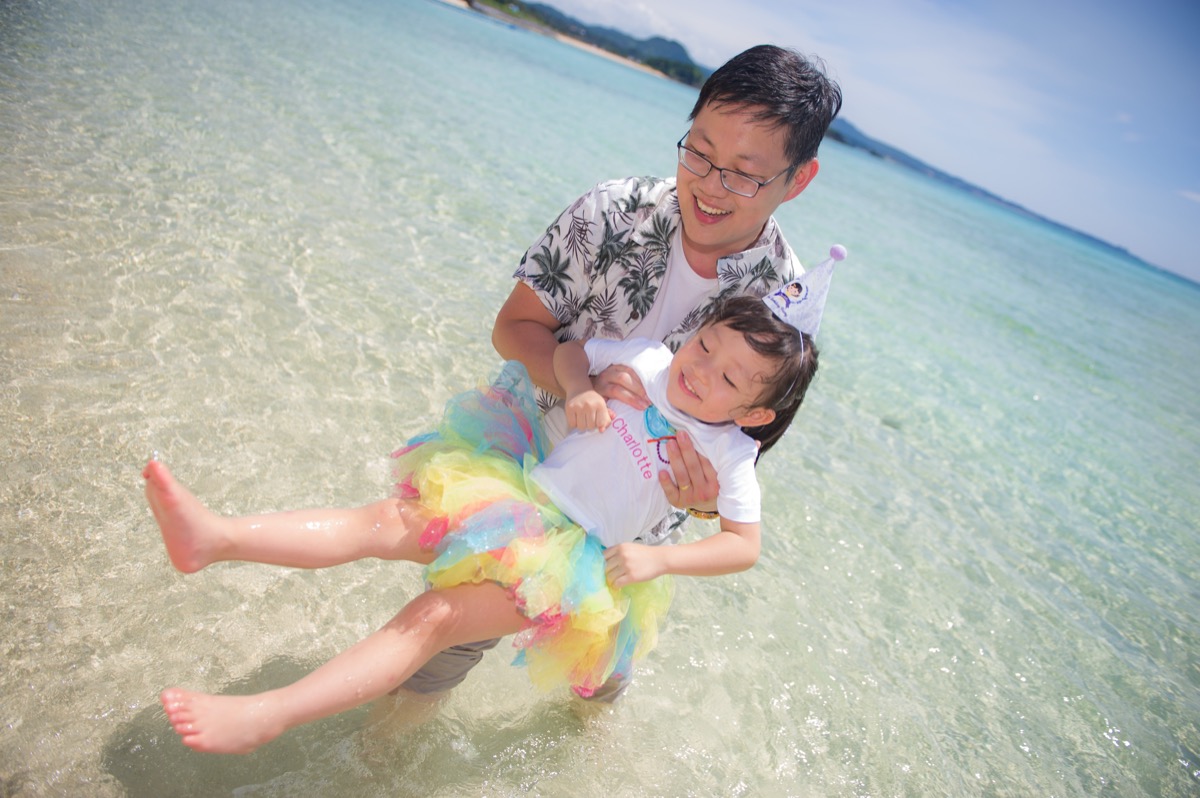 日本沖繩親子寫真｜海島沙灘家庭旅拍｜親子寫真｜家庭攝影｜小巴老師｜第 3 張