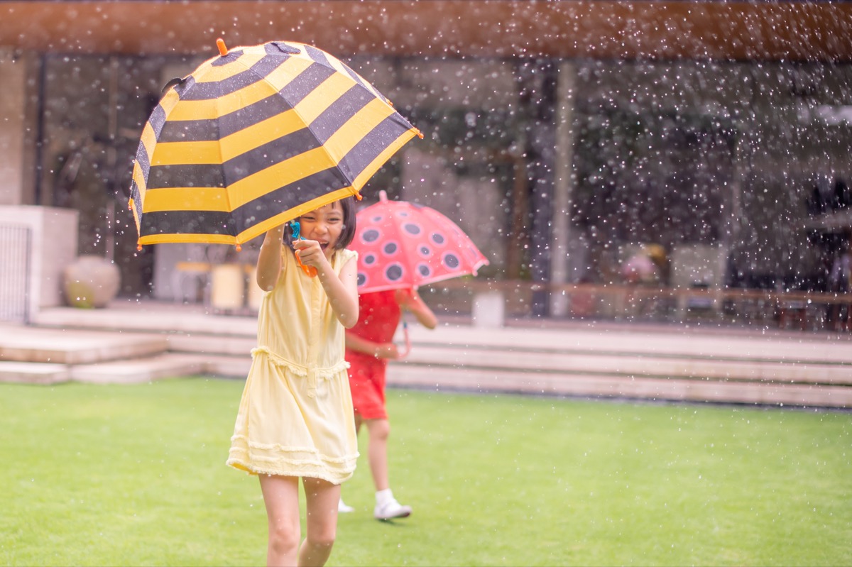 雨中下雨親子寫真｜雨天家庭攝影｜親子寫真｜家庭攝影｜小巴老師｜第 15 張