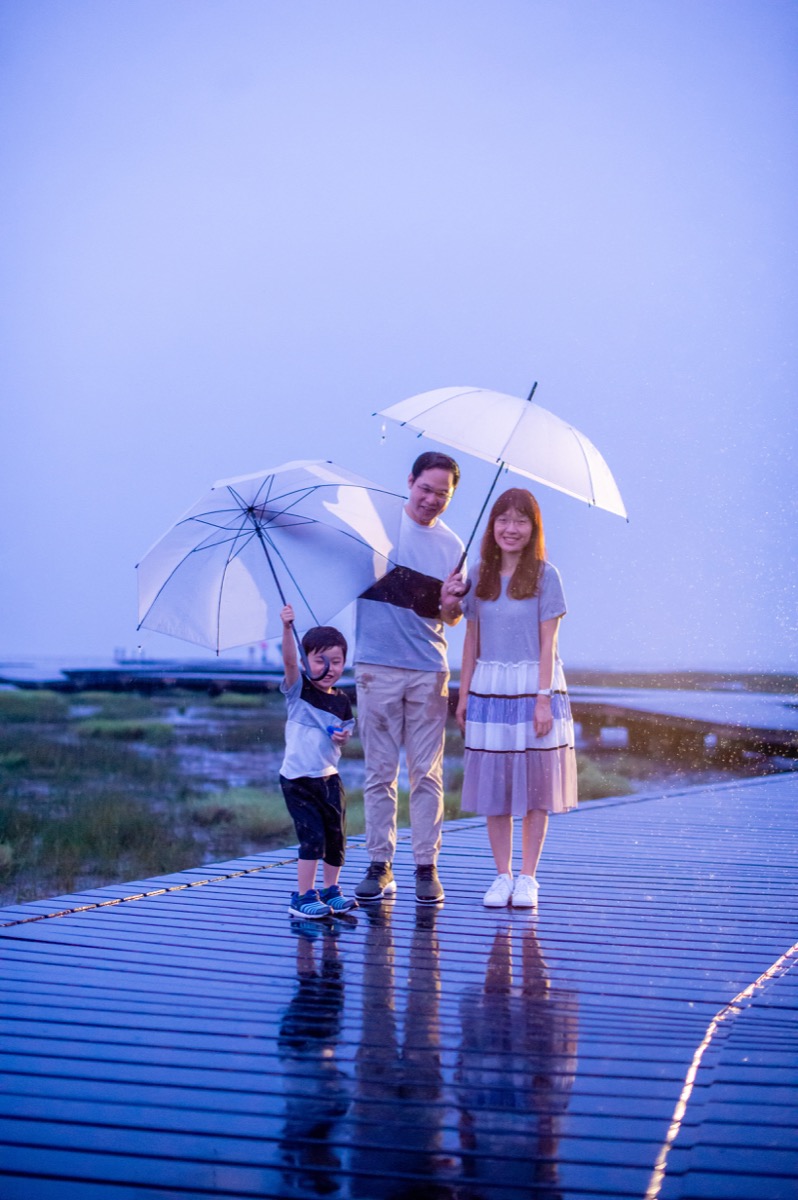 雨中下雨親子寫真｜雨天家庭攝影｜親子寫真｜家庭攝影｜小巴老師｜第 16 張
