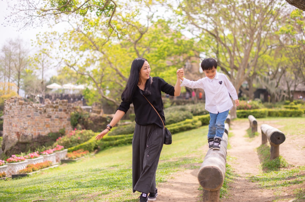 台中親子寫真｜高美濕地、新社、清境包車旅拍｜親子寫真｜家庭攝影｜小巴老師｜第 13 張