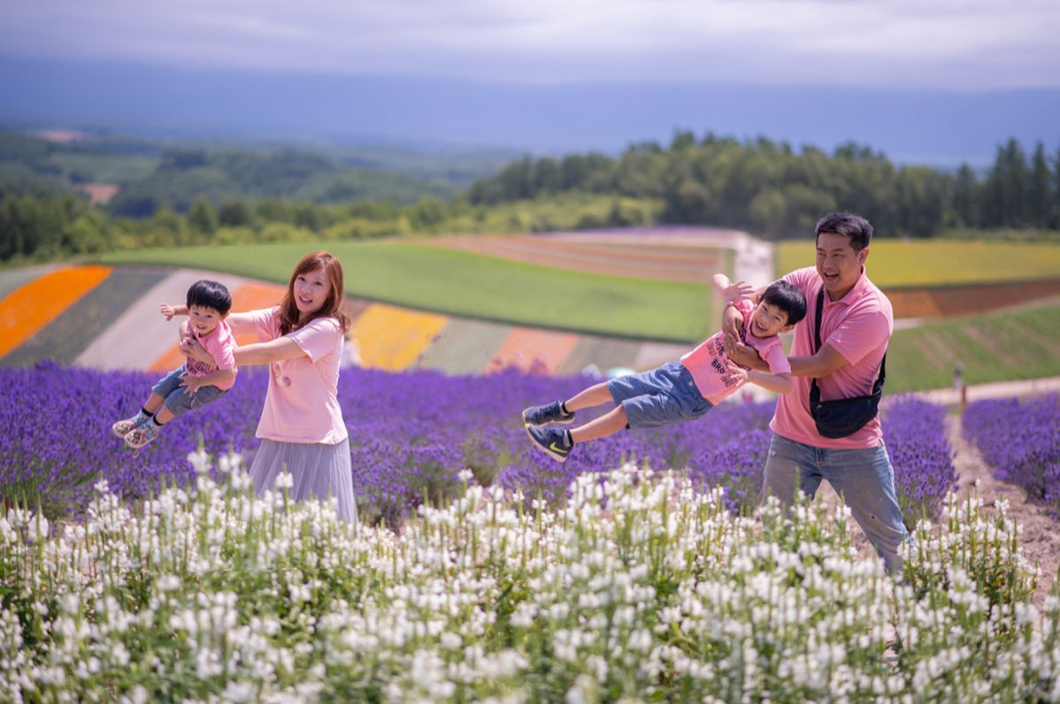 日本北海道夏季東北親子寫真｜花海、草原、自然旅拍｜親子寫真｜家庭攝影｜小巴老師｜第 70 張