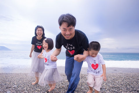 花蓮親子寫真｜山海風景與自然家庭旅拍｜親子寫真｜家庭攝影｜小巴老師｜第 28 張