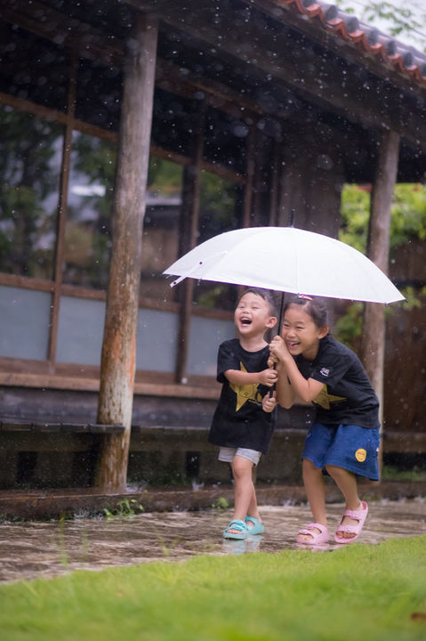 雨中下雨親子寫真｜雨天家庭攝影｜親子寫真｜家庭攝影｜小巴老師｜第 13 張